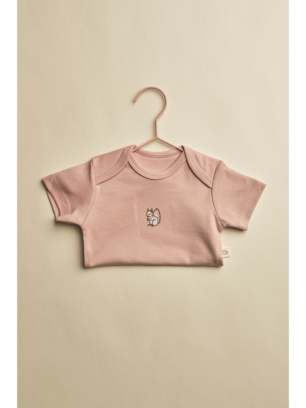 Pembe Somon Sincap Nakışlı Kısa Kollu Çıtçıtlı Bebek Body-1