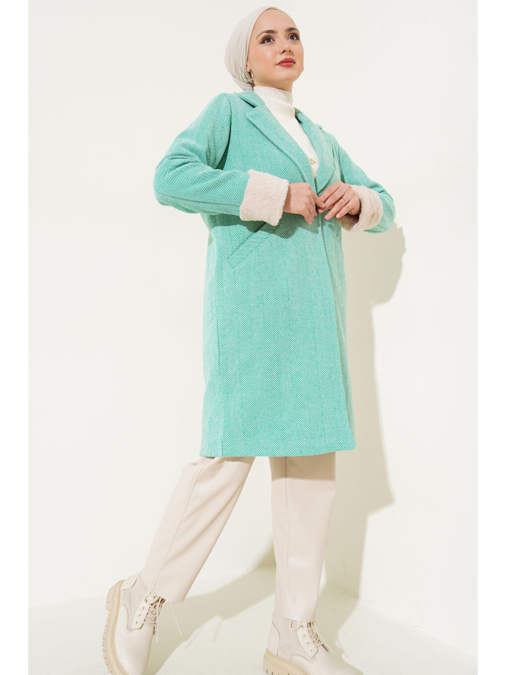 9145 Kadın Kolları Tüylü Balık Sırtı Kaşe Kaban - Yeşil-1