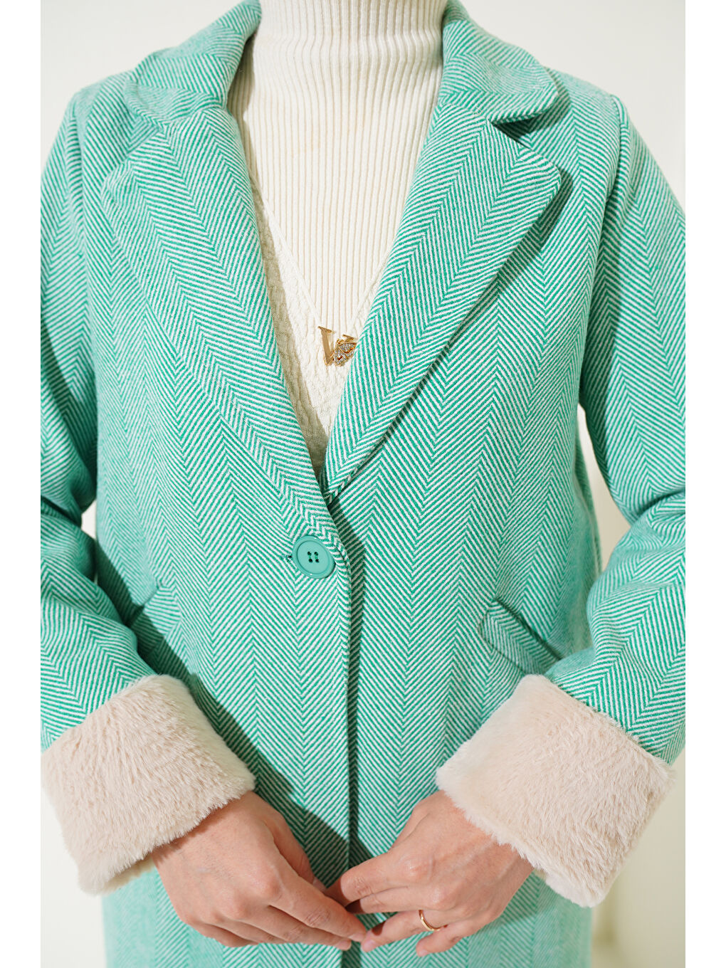 9145 Kadın Kolları Tüylü Balık Sırtı Kaşe Kaban - Yeşil-3