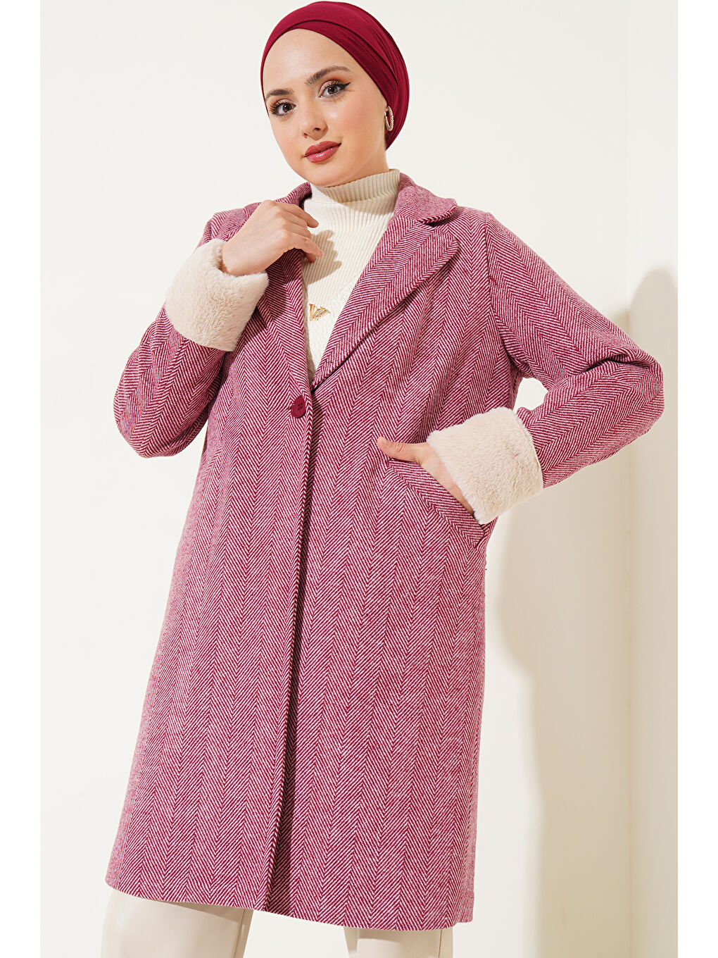 9145 Kadın Kolları Tüylü Balık Sırtı Kaşe Kaban - Bordo