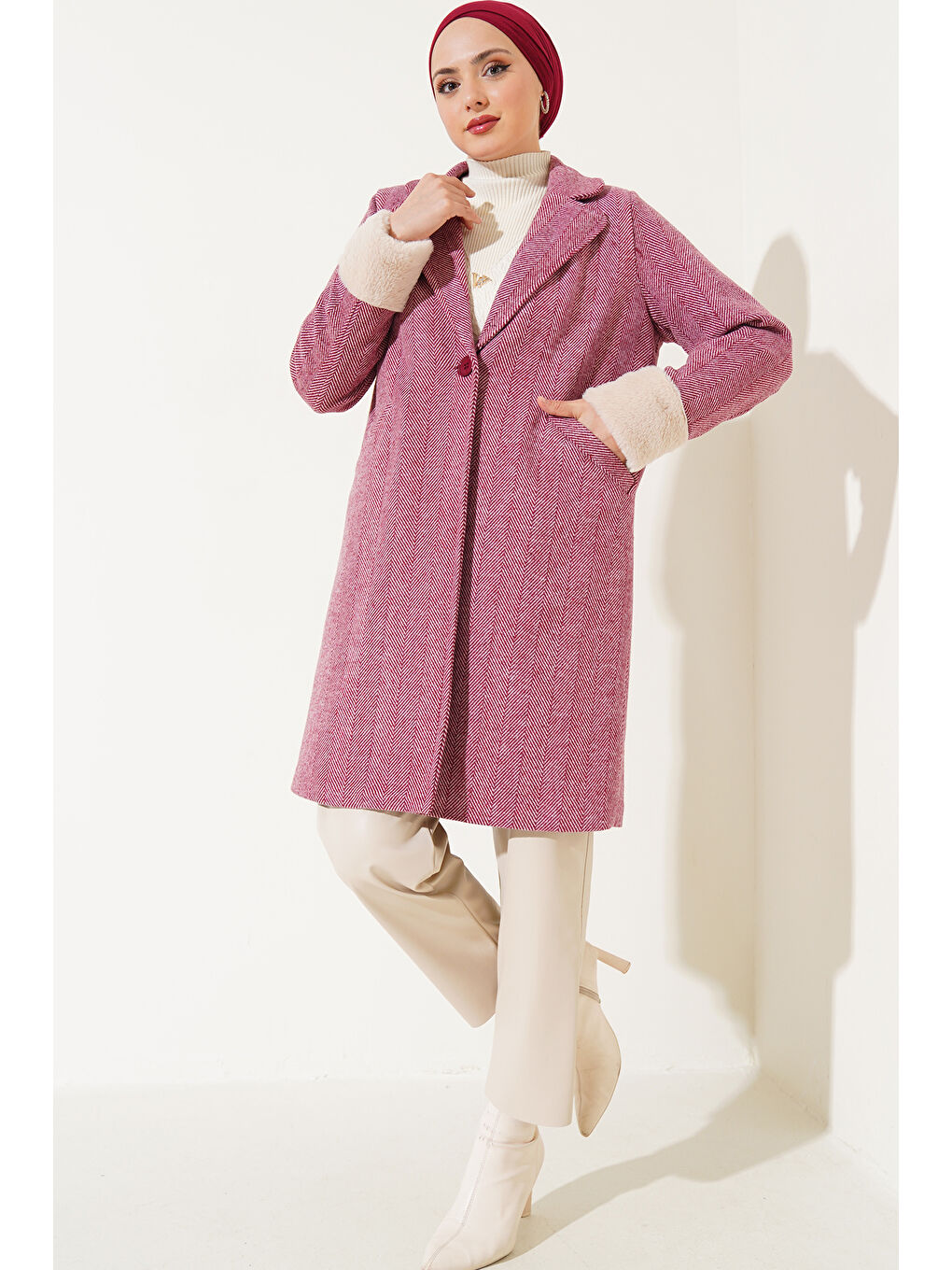 9145 Kadın Kolları Tüylü Balık Sırtı Kaşe Kaban - Bordo-1