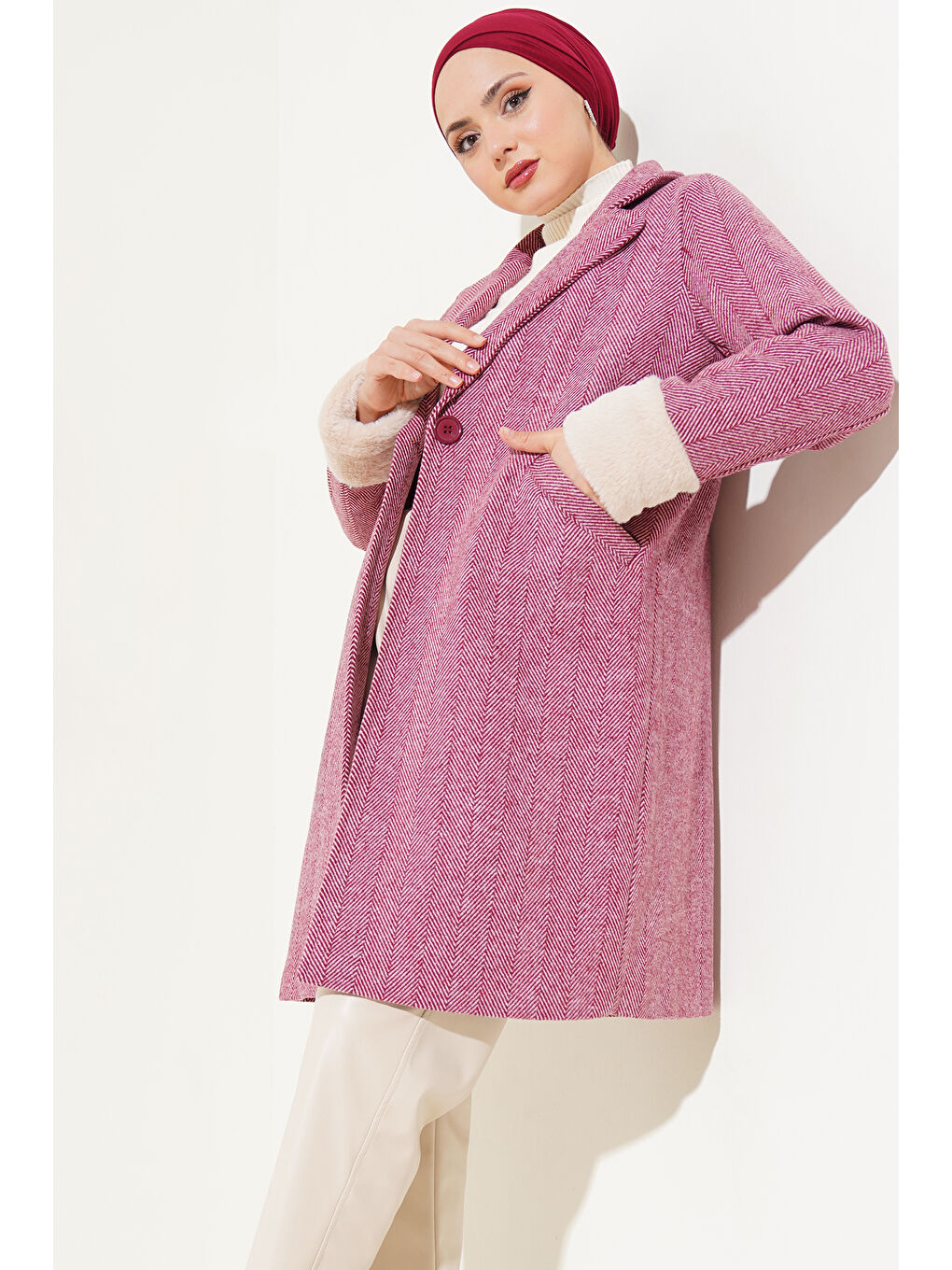 9145 Kadın Kolları Tüylü Balık Sırtı Kaşe Kaban - Bordo-2