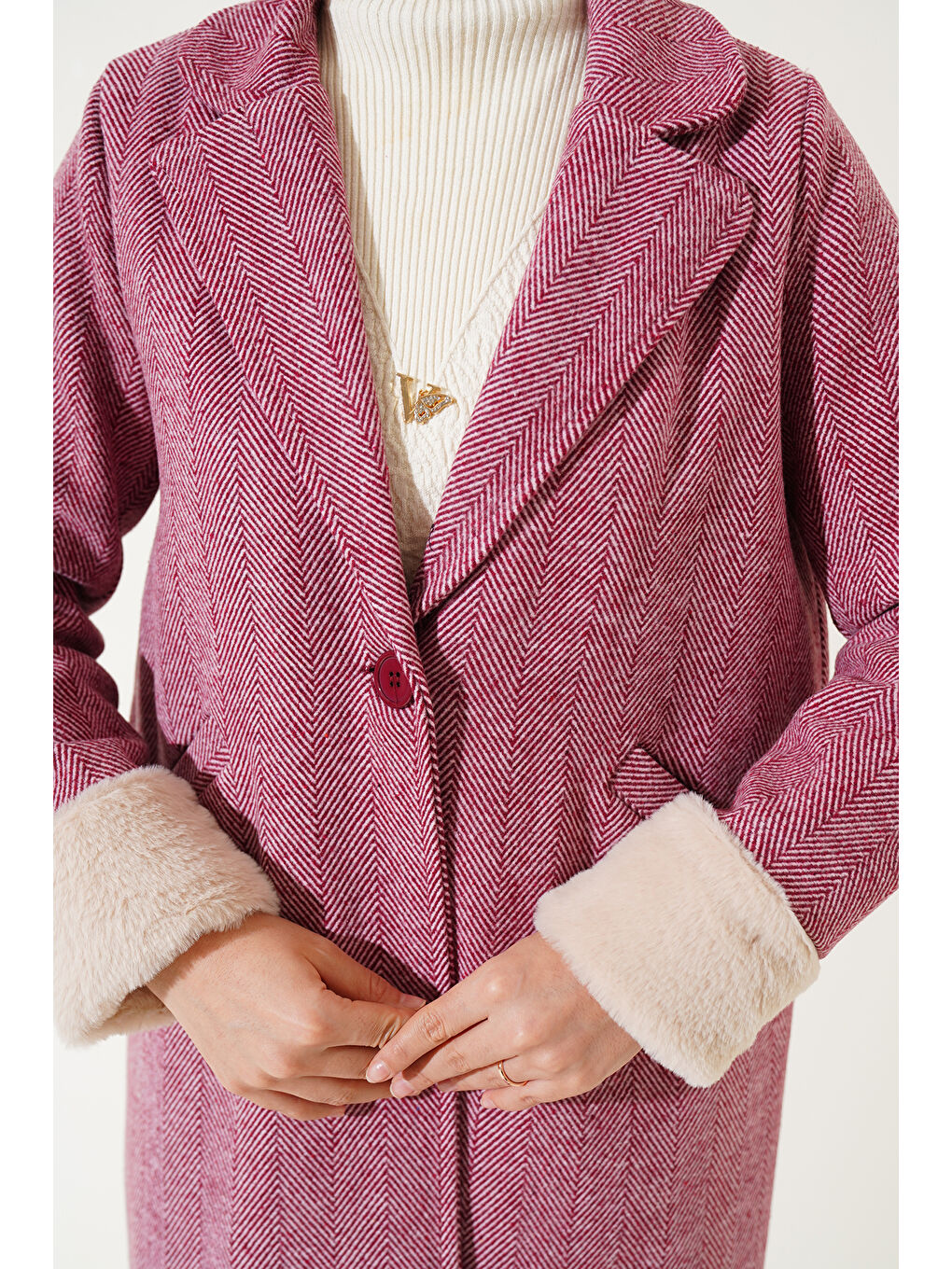 9145 Kadın Kolları Tüylü Balık Sırtı Kaşe Kaban - Bordo-3