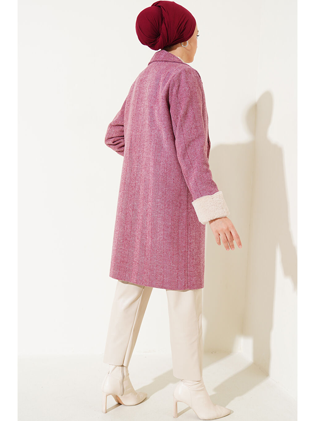 9145 Kadın Kolları Tüylü Balık Sırtı Kaşe Kaban - Bordo-4