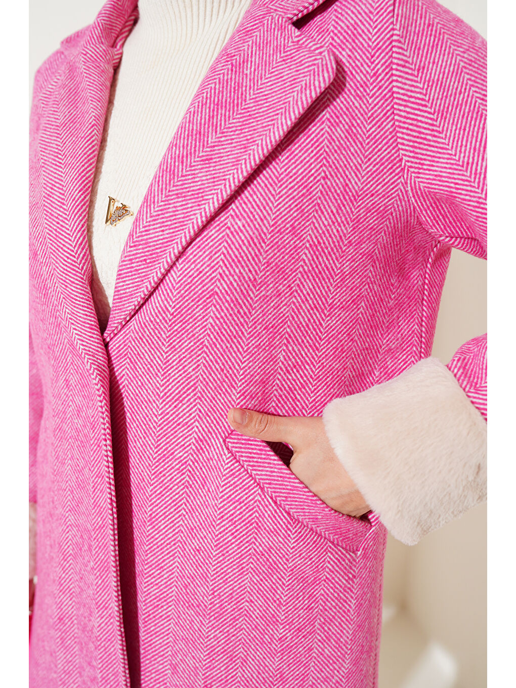 9145 Kadın Kolları Tüylü Balık Sırtı Kaşe Kaban - Fuşya-3