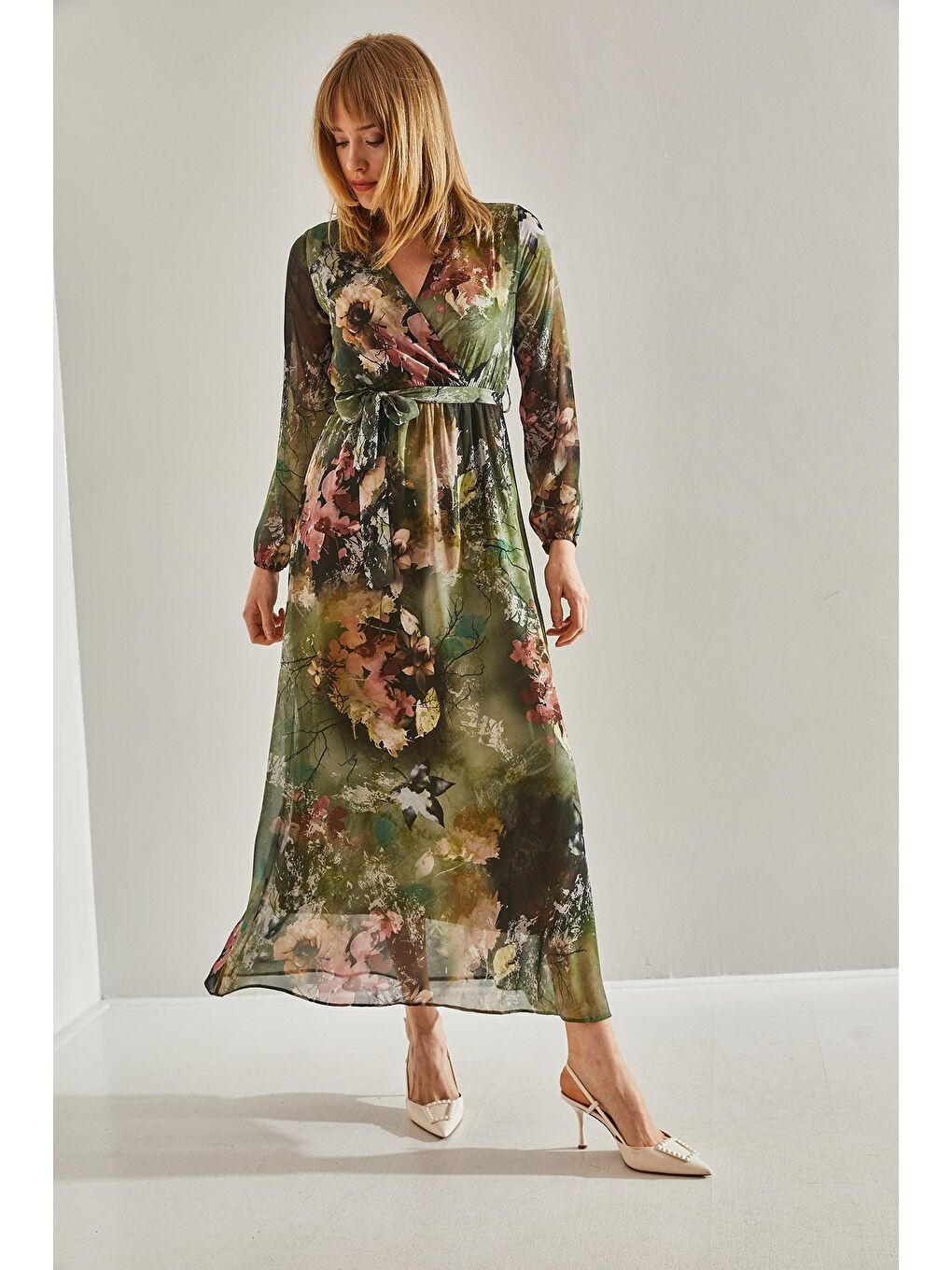 Yeşil Kadın Astarlı Beli Lastikli V Yaka Kruvaze Kuşaklı Şifon Elbise-4