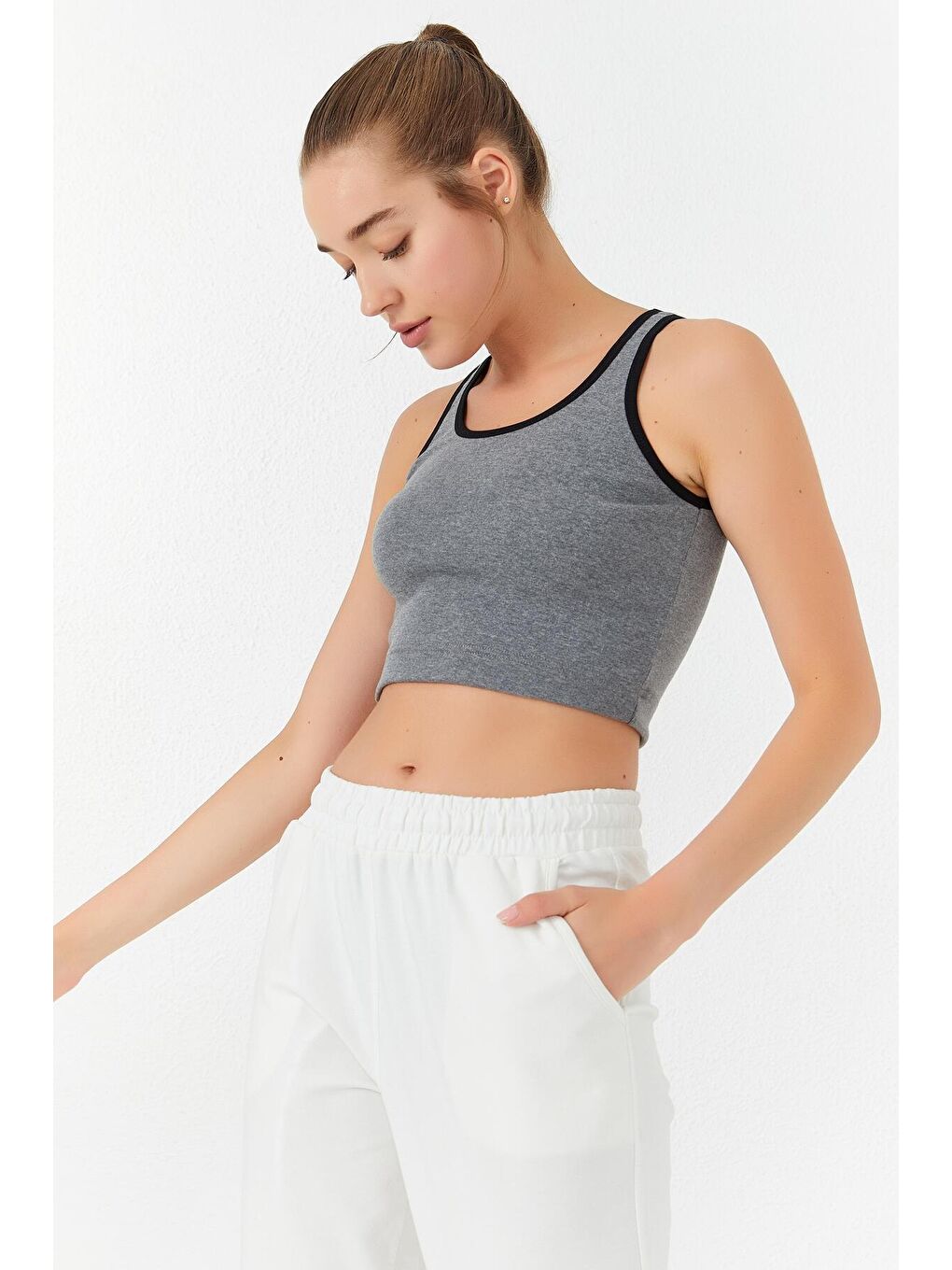 TOMMYLIFE Gri Melanj Basic Sıfır Kol Dar Kalıp U Yaka Kadın Crop Top Atlet - 97162 - 2