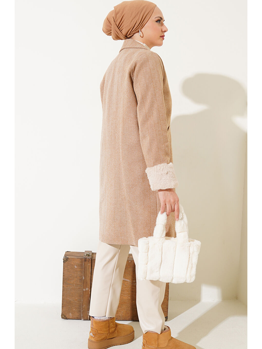 Bej 9145 Kadın Kolları Tüylü Balık Sırtı Kaşe Kaban - Bisküvi-4