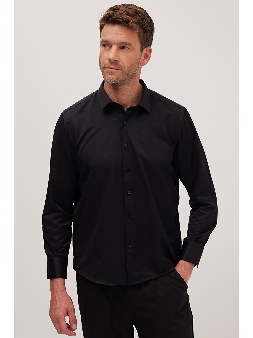 Erkek Regular Fit Klasik Kesim Pamuklu Düz Siyah Gömlek-3
