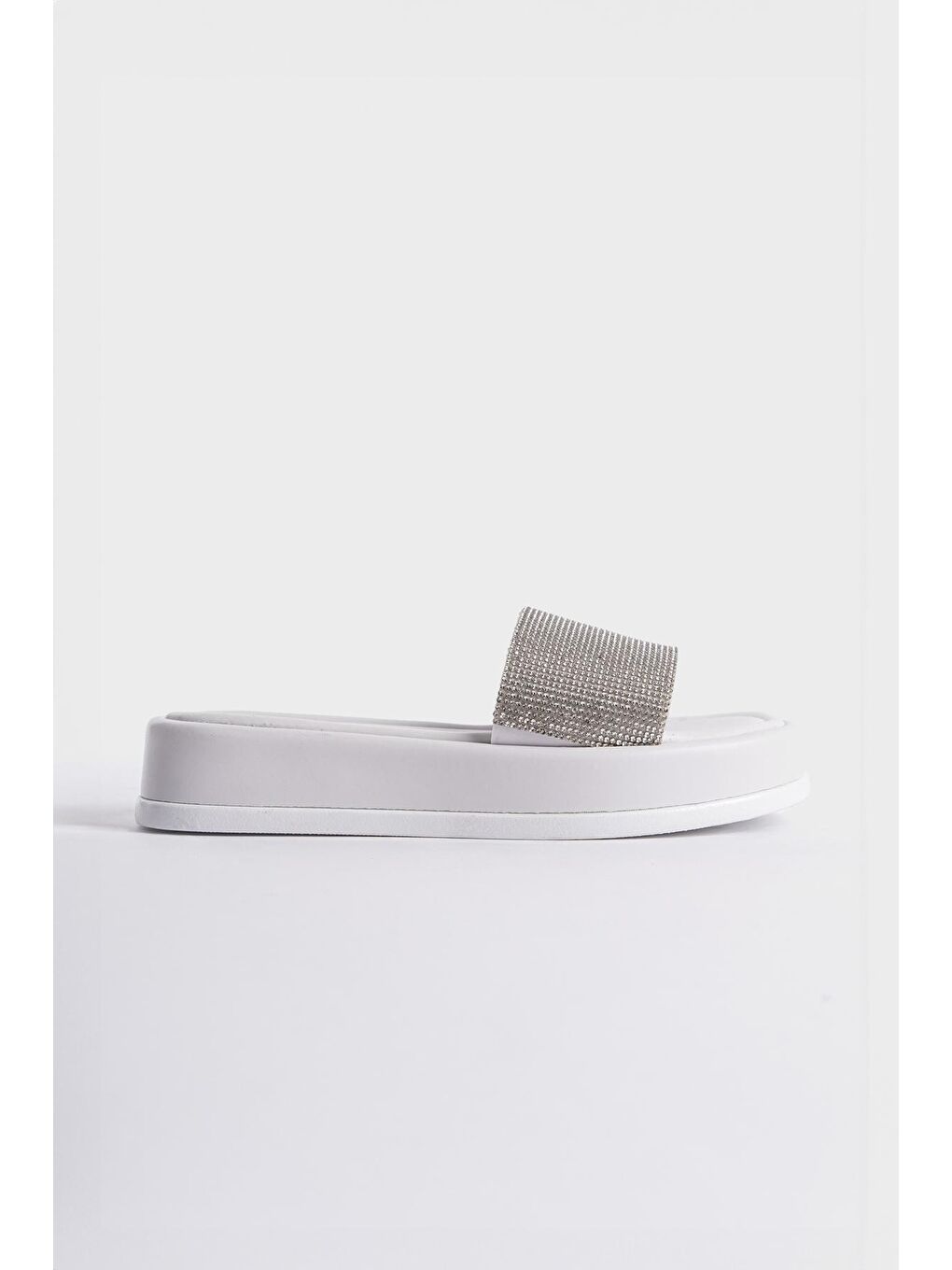 Beyaz Dolgu Topuklu Taşlı Tek Bantlı Kadın Terlik-4