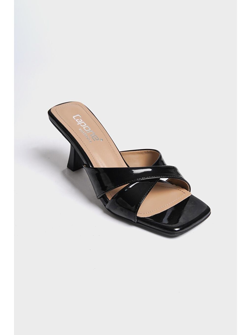 Siyah Küt Burunlu Rugan Çapraz Bantlı Orta Topuklu  Kadın Terlik-3