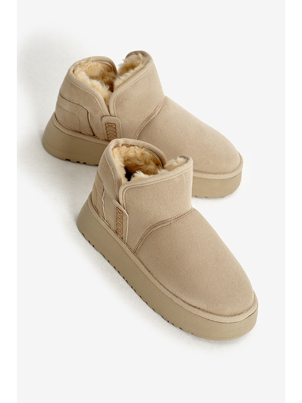 Kadın Bej Kalın Poli Taban Süet Görünümlü İçi Kürklü Günlük Kısa Bot