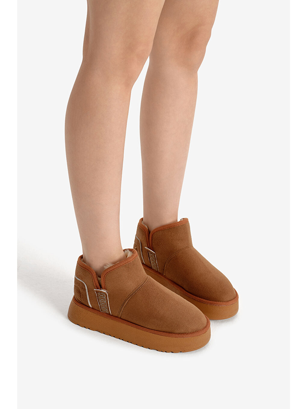 Kahverengi Kadın Taba Kalın Poli Taban Süet Görünümlü İçi Kürklü Günlük Kısa Bot-1