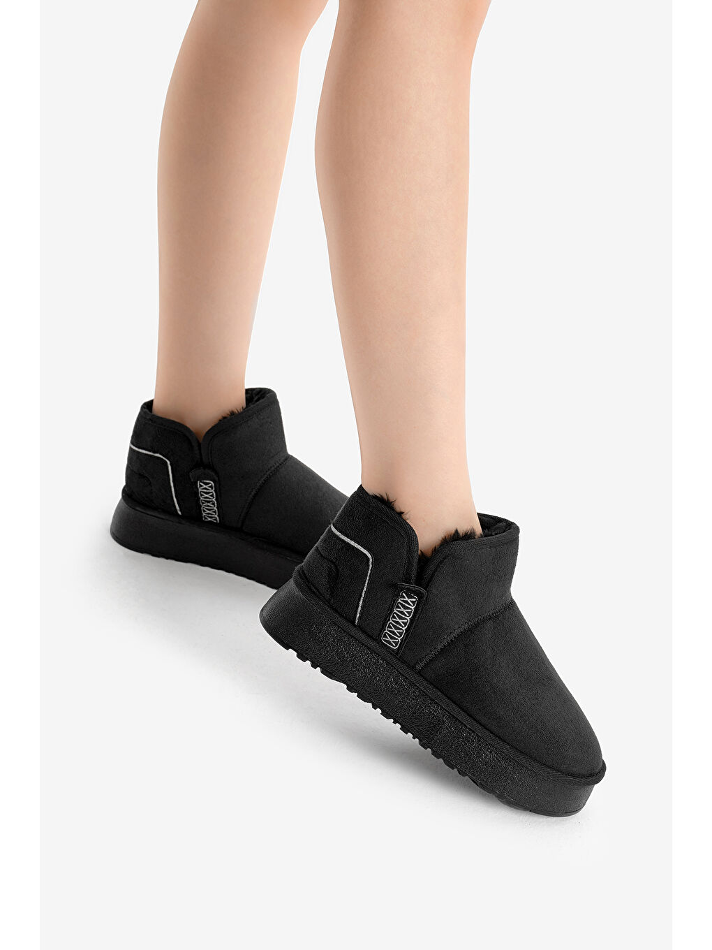 Kadın Siyah Kalın Poli Taban Süet Görünümlü İçi Kürklü Günlük Kısa Bot-1