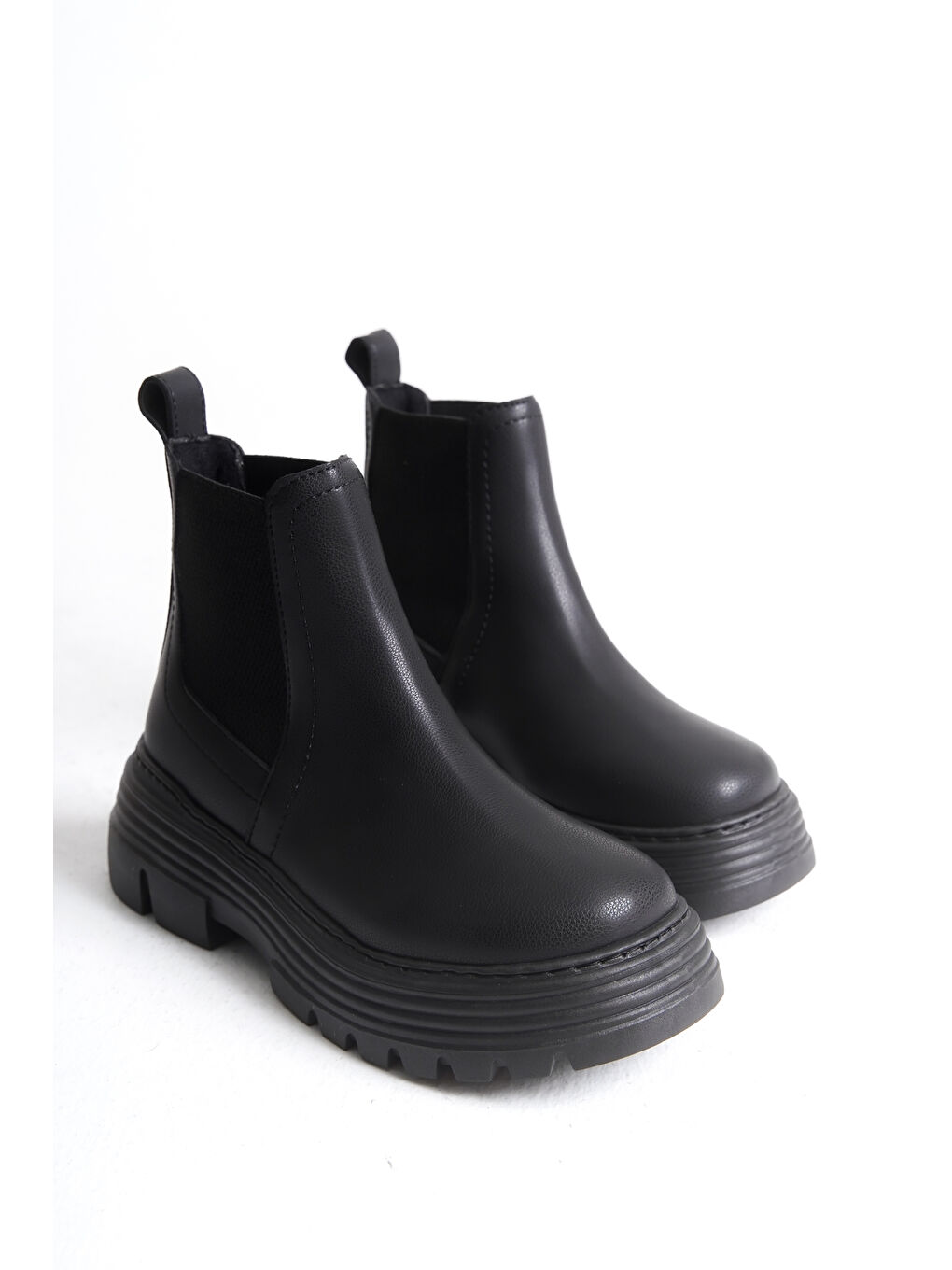 Kadın Siyah Kalın EVA Taban Lastikli Bot