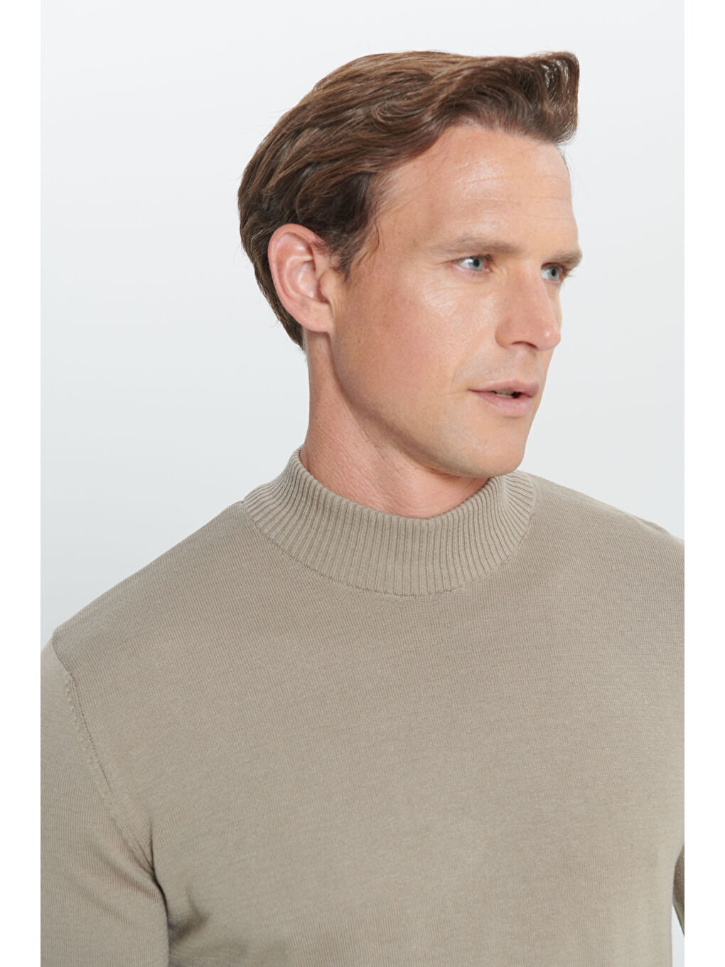 Bej Erkek Vizon Standart Fit Normal Kesim Yarım Balıkçı Yaka Pamuklu Triko Kazak-4