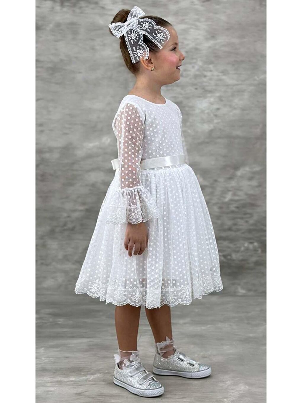 Kız Çocuk Üzeri Puantiye Detaylı Kolları Şeffaf Tüllü Prenses Beyaz Elbise-1