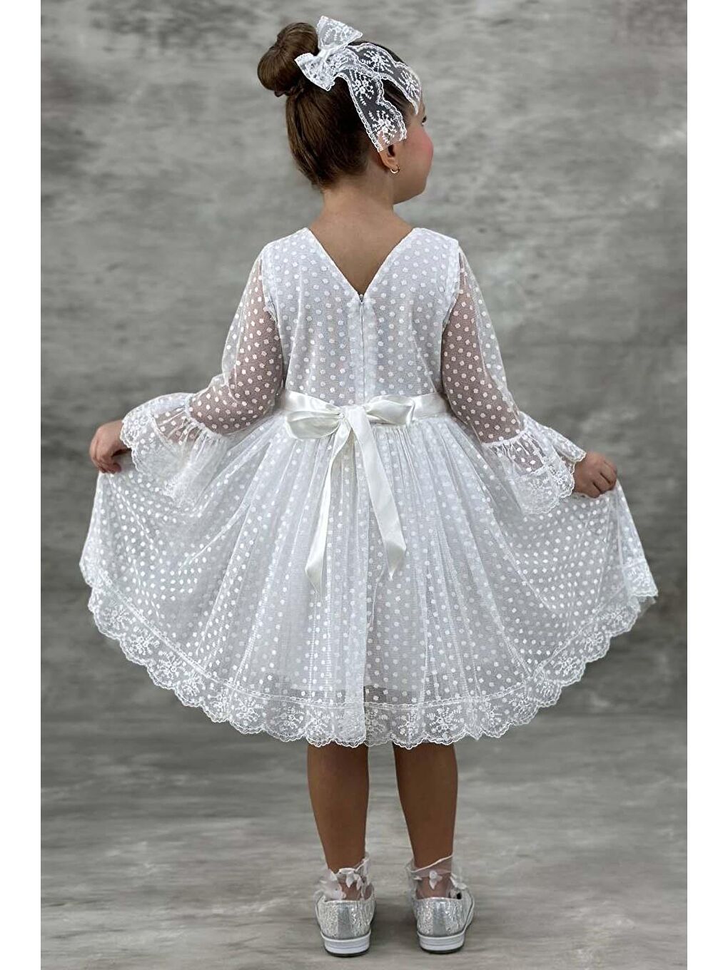 Kız Çocuk Üzeri Puantiye Detaylı Kolları Şeffaf Tüllü Prenses Beyaz Elbise-2