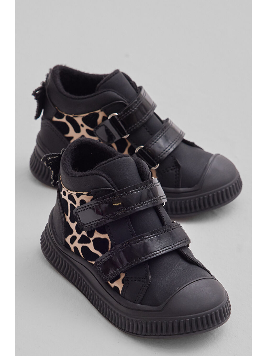 Çocuk Unisex Siyah Leopar Esnek Termo Taban Çift Cırtlı Şerit Desenli Spor Kısa Bot