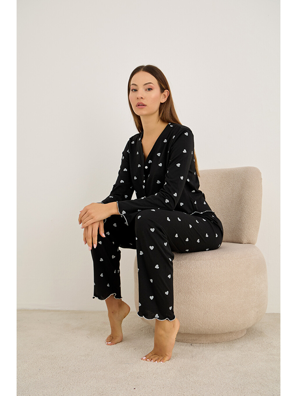 Siyah Beyaz Kalp Desenli Uzun Kollu Düğmeli Pijama Takım 7936-1