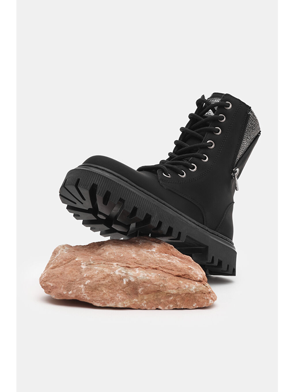 Kız Çocuk Siyah Mat Termo Taban Yanı Fermuarlı Taş Detaylı Bağcıklı ve Fermuarlı Bot-3