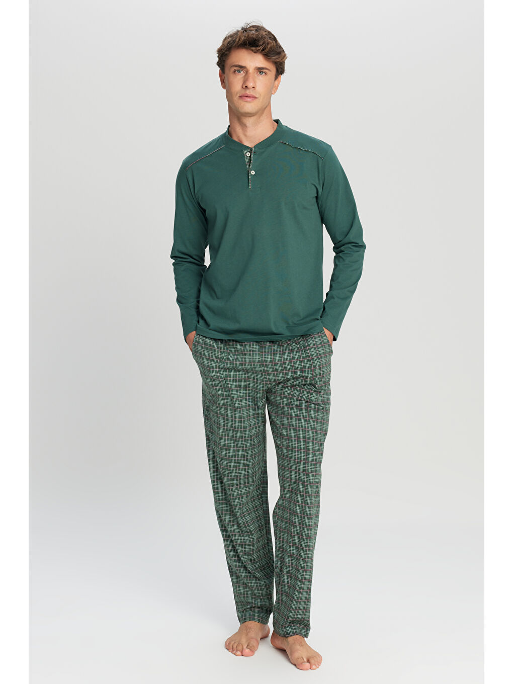 Erkek Haki %100 Pamuk Standart Fit Hakim Yaka Desenli Cepli Pijama Takımı