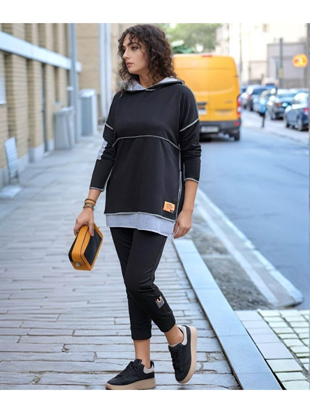 Kadın Siyah Kapüşonlu Etek Ucu Detay Arma Ters Dikiş Gorunumlu Ikili Takım-1