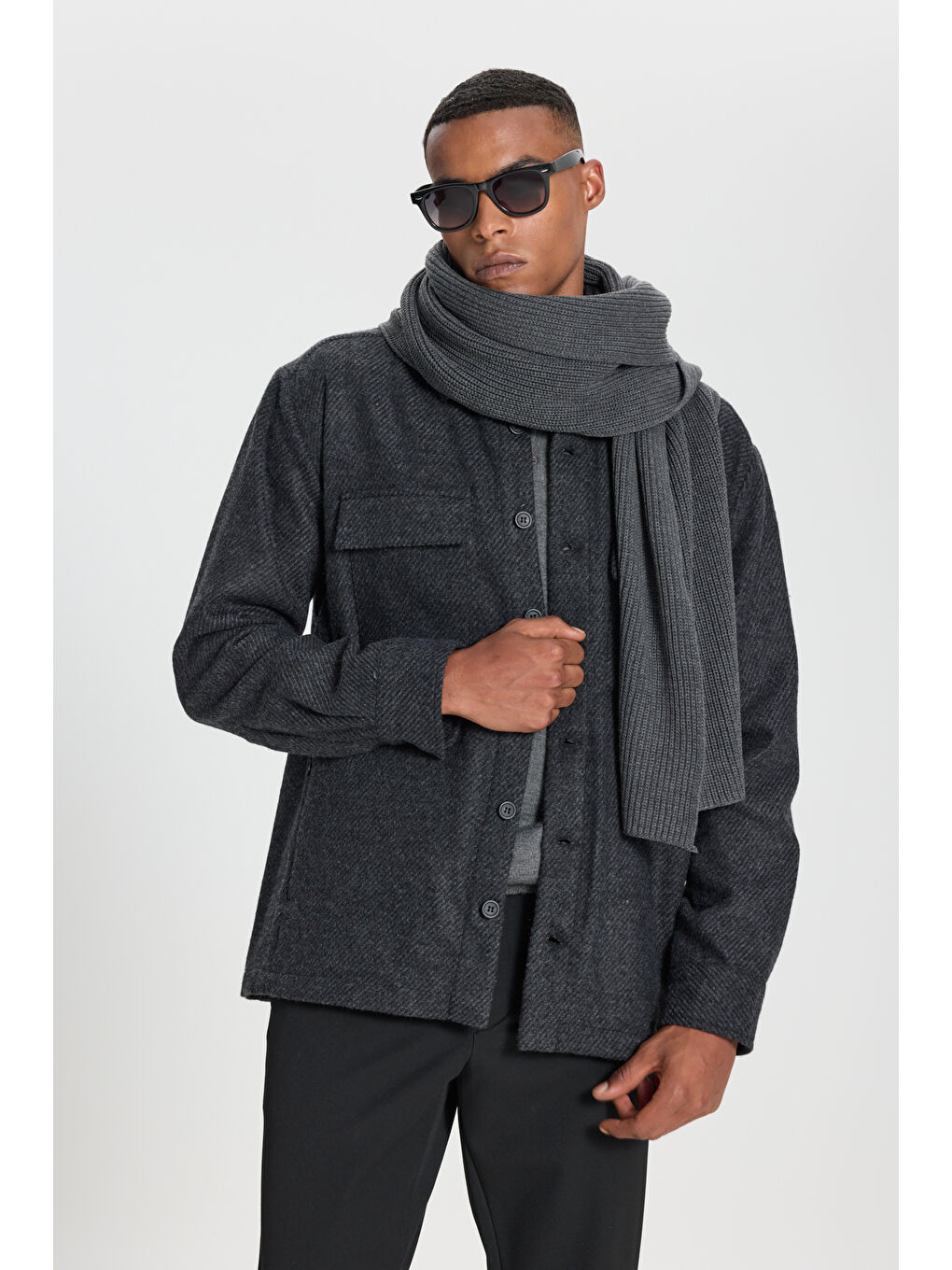 Erkek Antrasit Oversize Fit Geniş Kesim Gizli Düğme Yaka Yünlü Gömlek