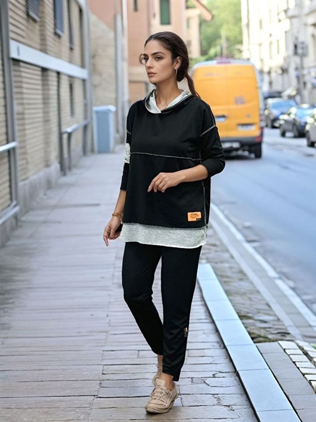 Kadın Siyah Kapüşonlu Etek Ucu Detay Arma Ters Dikiş Gorunumlu Ikili Takım-3
