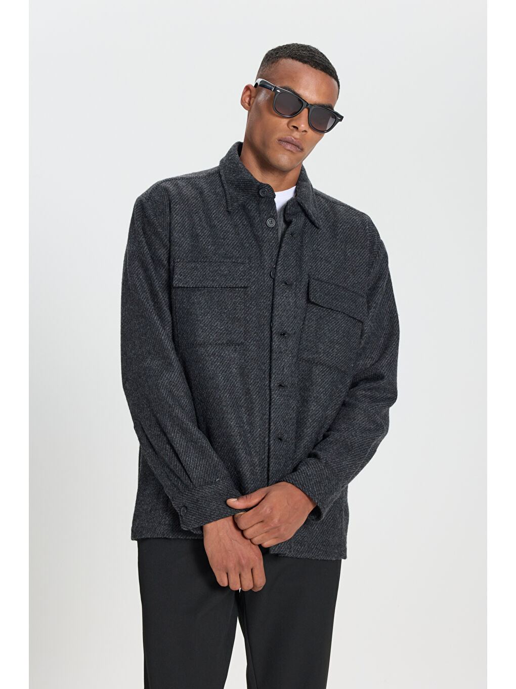 Erkek Antrasit Oversize Fit Geniş Kesim Gizli Düğme Yaka Yünlü Gömlek-3