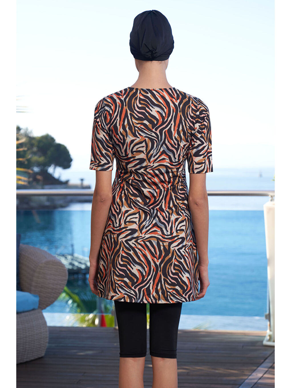 Kısa Kollu Yarı Kapalı Mayo 24814 Siyah-1