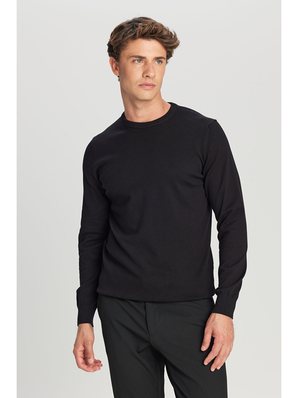 Erkek Siyah Pamuklu Standart Fit Normal Kesim Bisiklet Yaka Triko Kazak