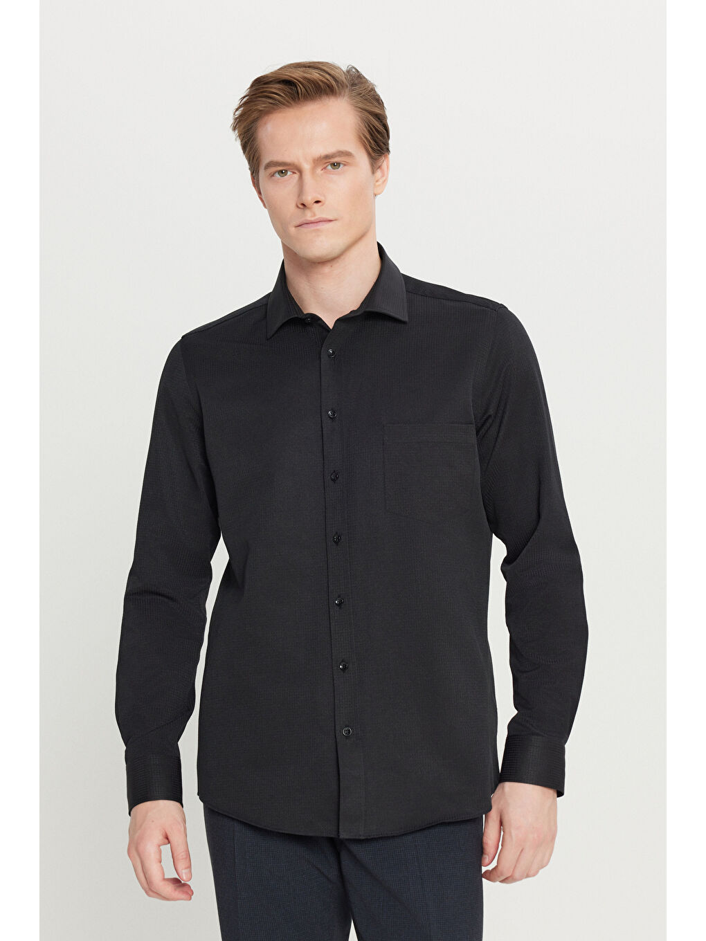 Erkek Siyah Pamuklu Tailored Slim Fit Dar Kesim Klasik Yaka Armürlü Cepli Gömlek-2