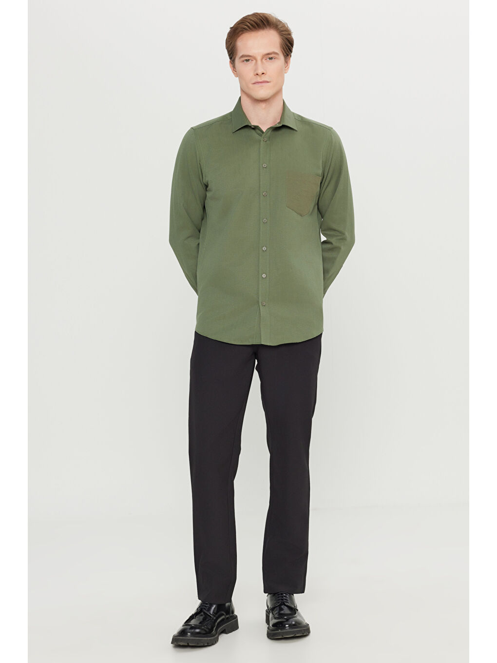 Erkek Haki Pamuklu Tailored Slim Fit Dar Kesim Klasik Yaka Armürlü Cepli Gömlek-1