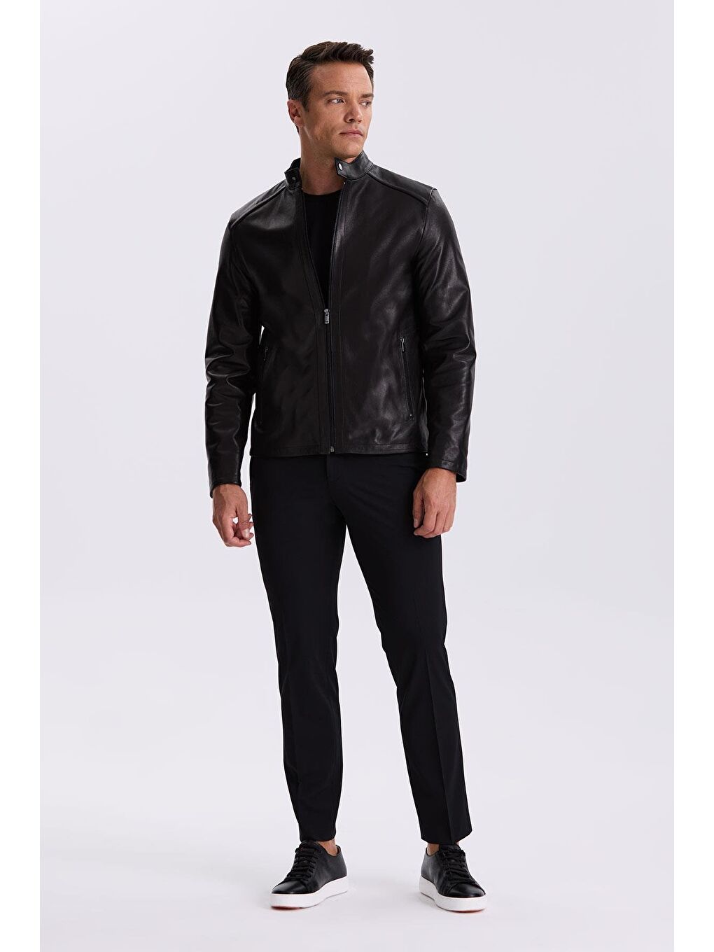 Siyah Comfort Fit Dik Yaka %100 Deri Mont