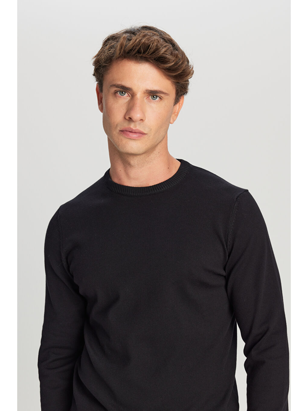 Erkek Siyah Pamuklu Standart Fit Normal Kesim Bisiklet Yaka Triko Kazak-3