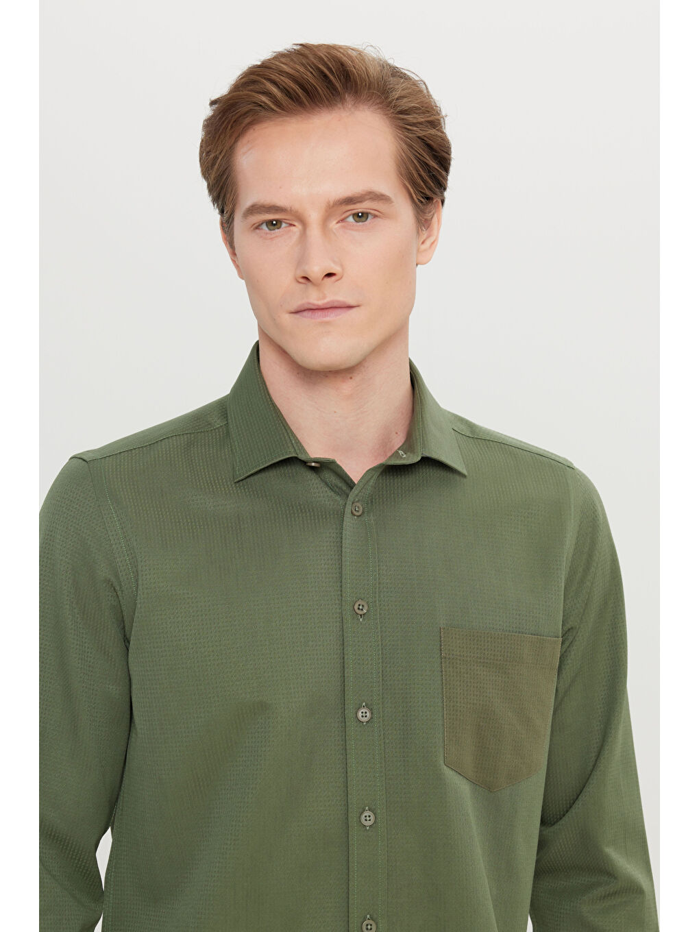 Erkek Haki Pamuklu Tailored Slim Fit Dar Kesim Klasik Yaka Armürlü Cepli Gömlek-3