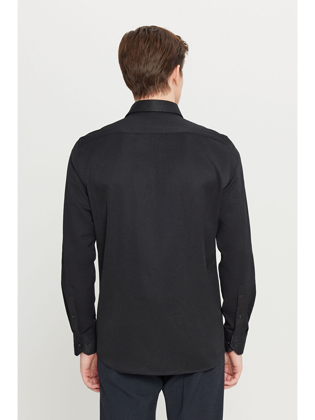 Erkek Siyah Pamuklu Tailored Slim Fit Dar Kesim Klasik Yaka Armürlü Cepli Gömlek-4