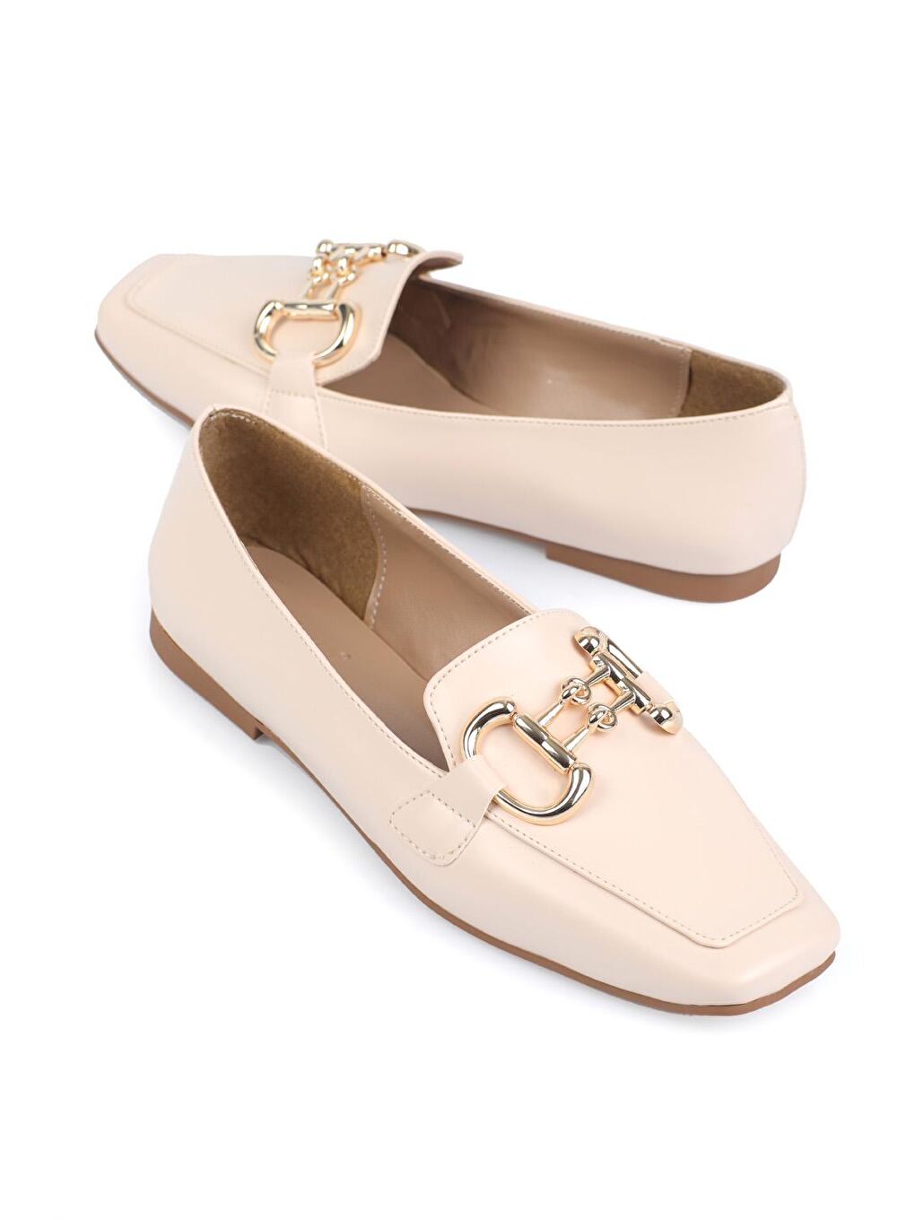 Ekru Küt Burunlu Ön Toka Aksesuarlı Kadın Loafer Ayakkabı