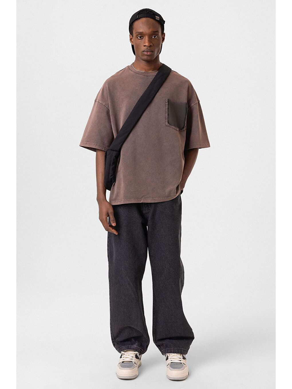 Kahverengi Yıkamalı Cep Detaylı Oversize Tişört Kahve
