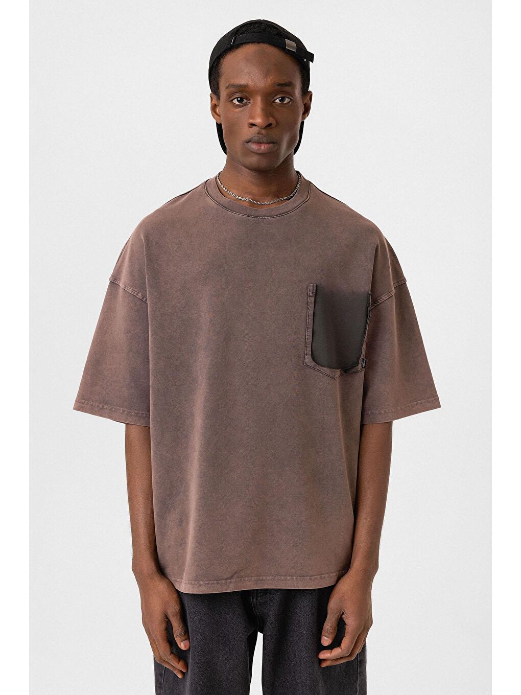 Kahverengi Yıkamalı Cep Detaylı Oversize Tişört Kahve-2