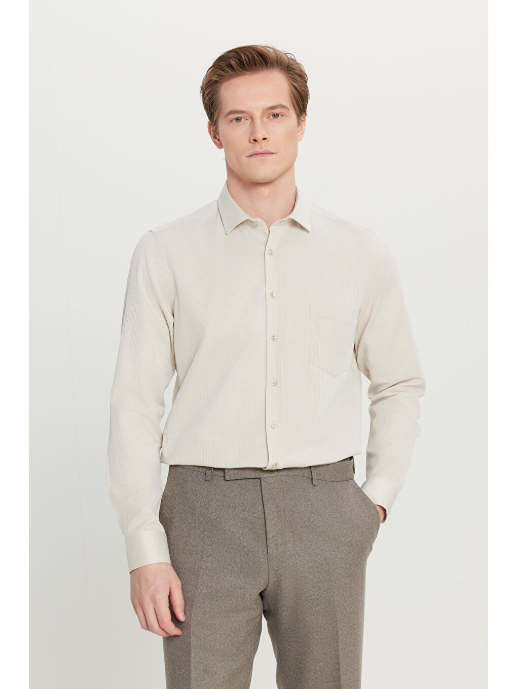 Erkek Bej Pamuklu Tailored Slim Fit Dar Kesim Klasik Yaka Armürlü Cepli Gömlek