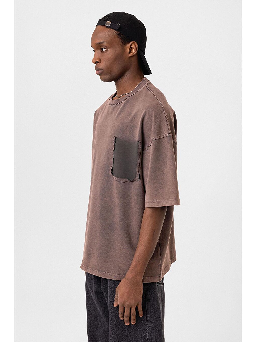 Kahverengi Yıkamalı Cep Detaylı Oversize Tişört Kahve-3