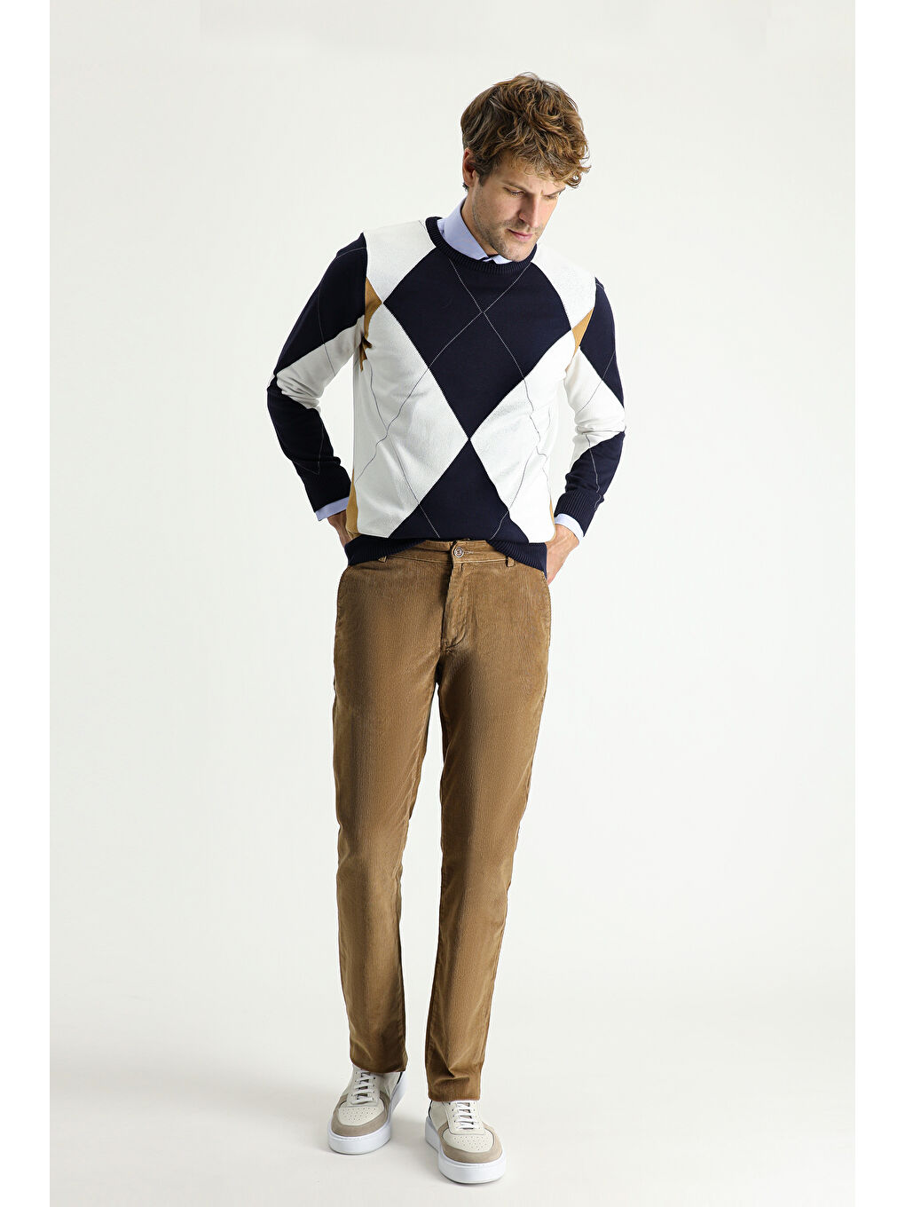 Bej Slim Fit Dar Kesim Elastanlı Kadife Pantolon