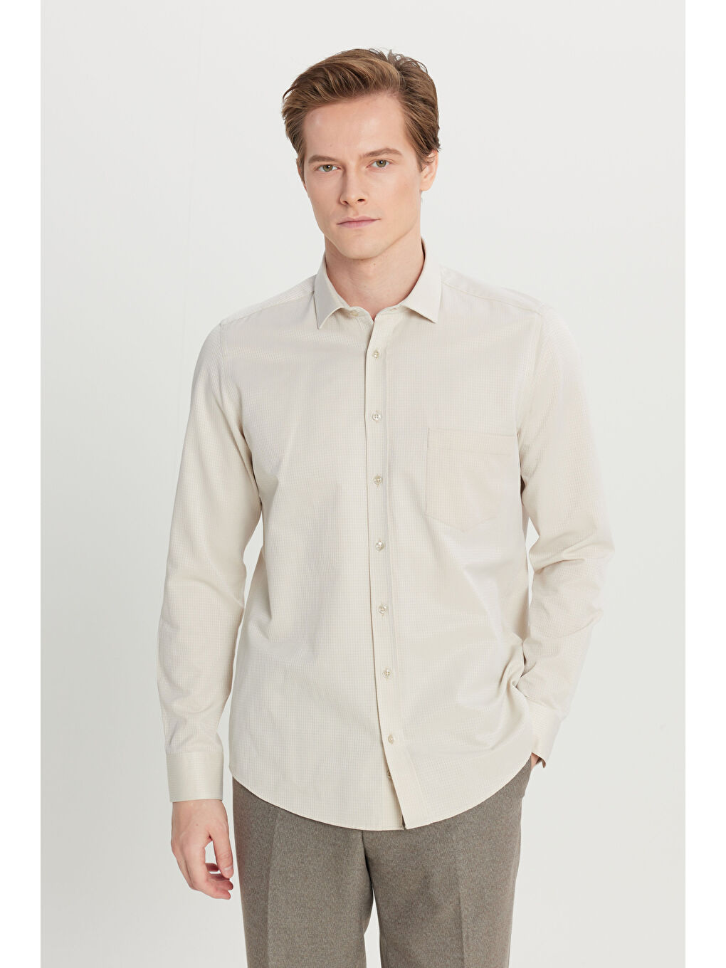 Erkek Bej Pamuklu Tailored Slim Fit Dar Kesim Klasik Yaka Armürlü Cepli Gömlek-2
