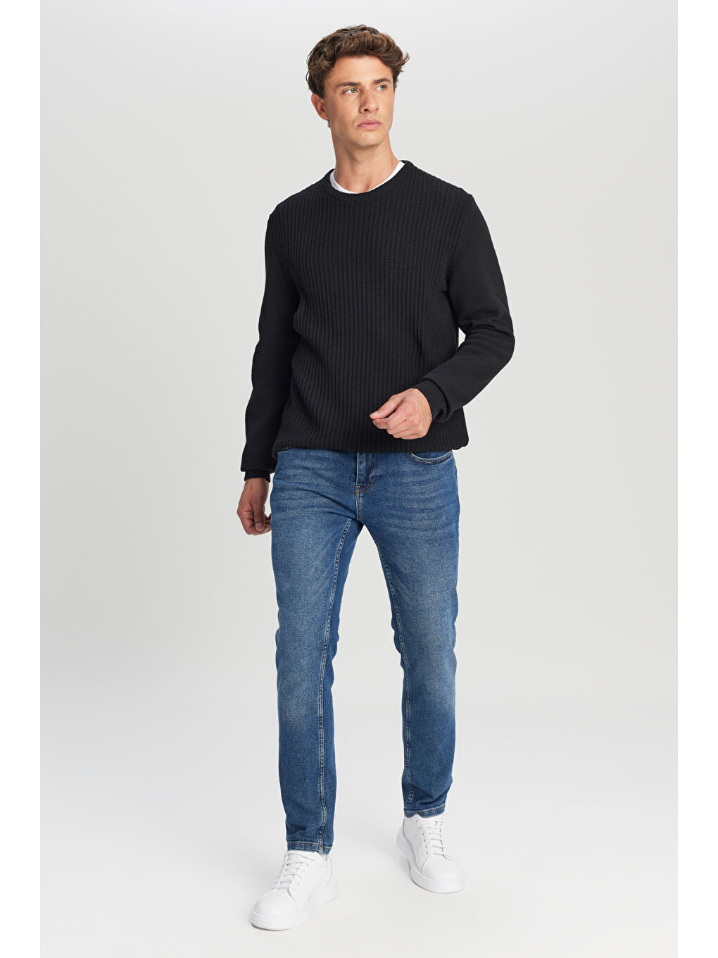 Erkek Siyah Pamuklu Standart Fit Normal Kesim Bisiklet Yaka Jakarlı Triko Kazak-1