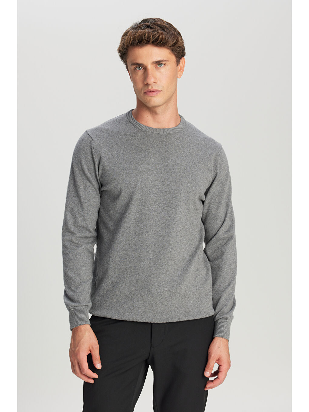 Erkek Gri Melanj Pamuklu Standart Fit Normal Kesim Bisiklet Yaka Triko Kazak