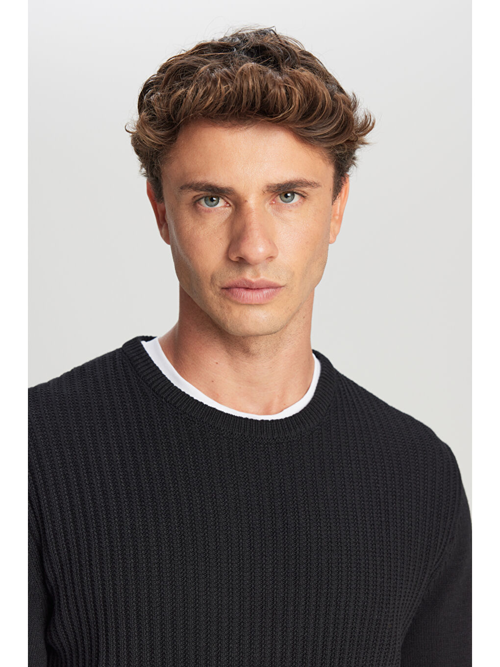 Erkek Siyah Pamuklu Standart Fit Normal Kesim Bisiklet Yaka Jakarlı Triko Kazak-3