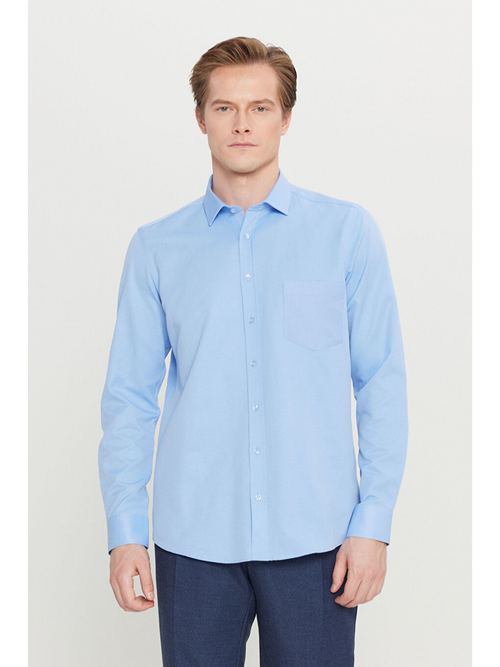 Erkek Açık Mavi Pamuklu Tailored Slim Fit Dar Kesim Klasik Yaka Armürlü Cepli Gömlek-2