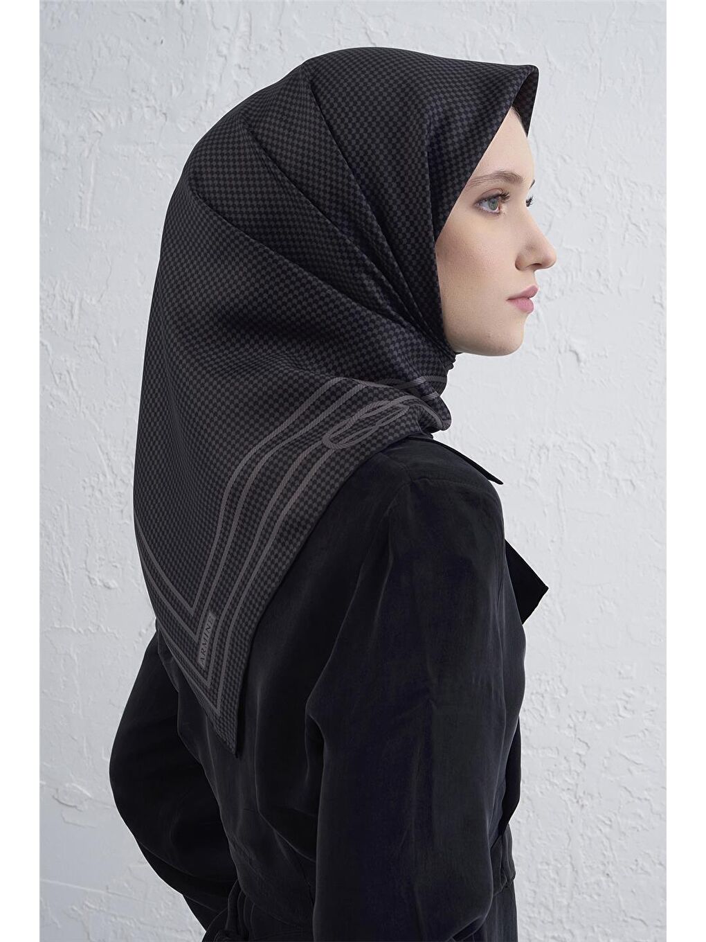 Siyah Klasik Desenli Saf İpek Twill Eşarp 9404D 11-2